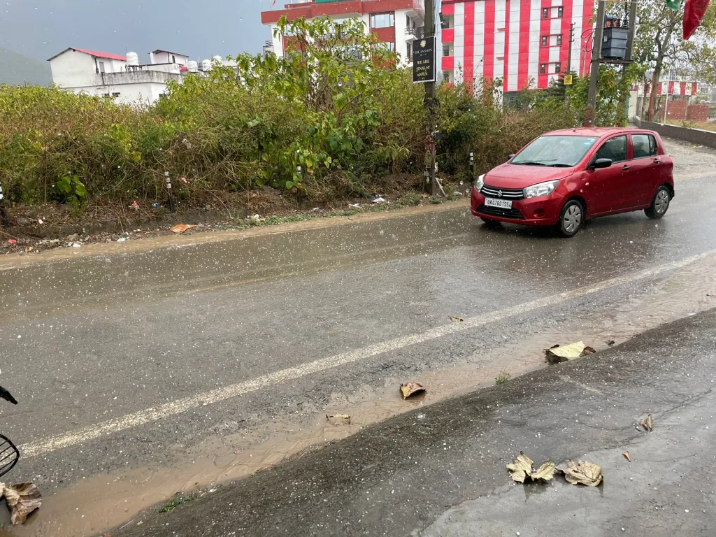 Dehradun hit by heavy snowfall and rain causing widespread disruption road image 